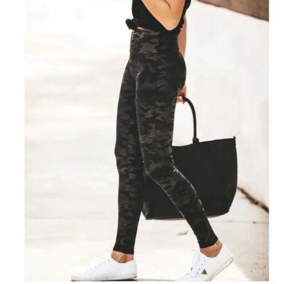 SPANX Faux Leather Camo Leggings Matte/Shine Black High Waisted Pants Size L - Picture 2 of 9